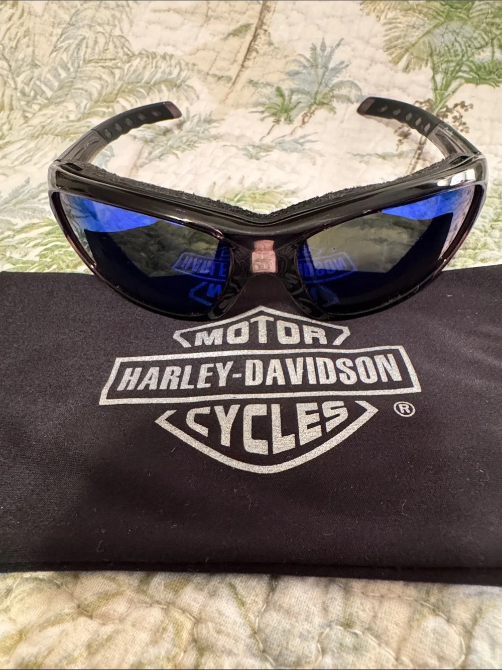 Harley-Davidson Gloss Black Sunglasses with Blue Mirrored Lenses